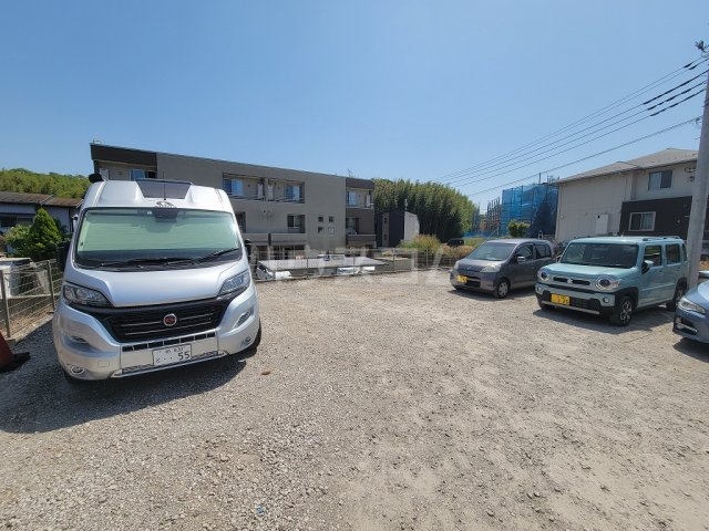 28/30 駐車場
