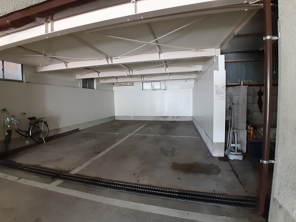 18/28 駐車場