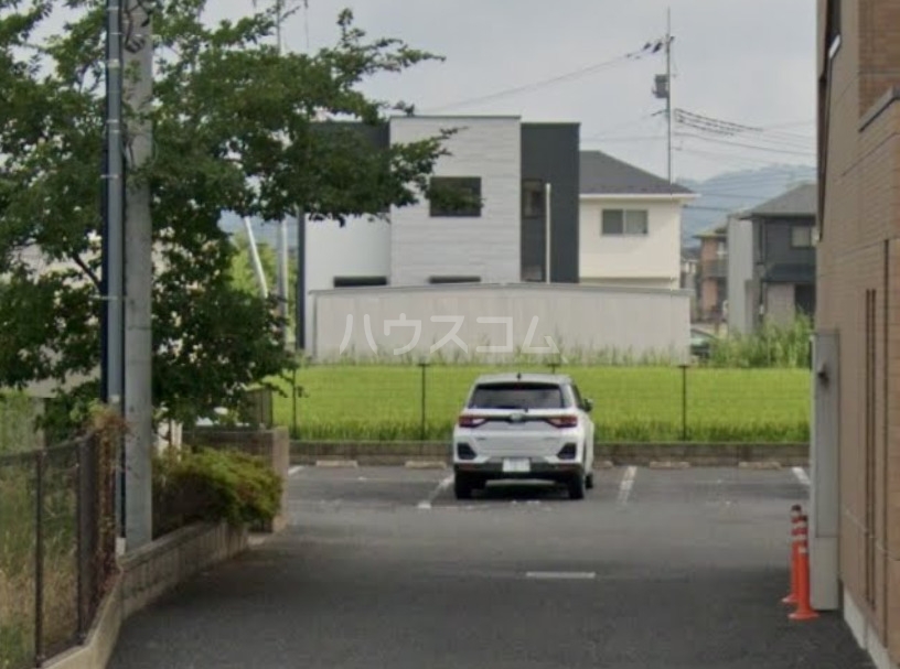 23/30 駐車場