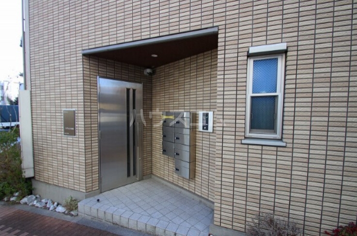21/30 エントランス