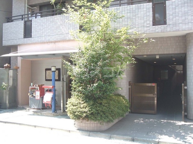 21/30 エントランス