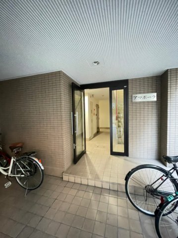 23/30 エントランス
