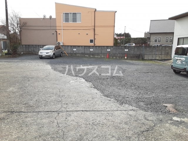 27/30 駐車場