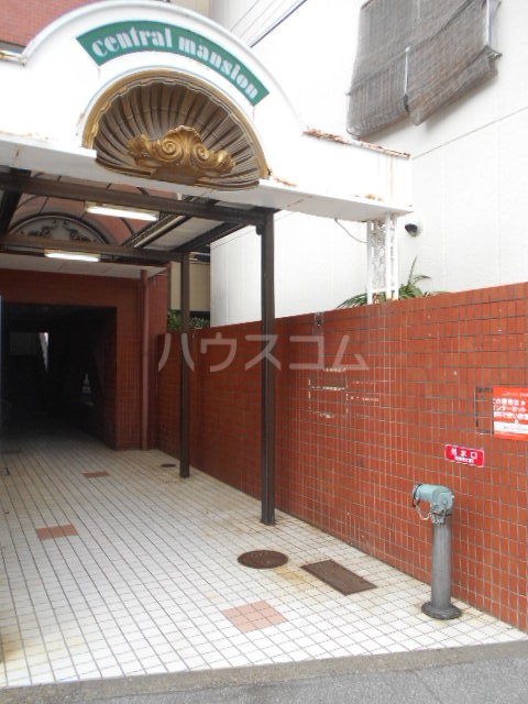 25/30 エントランス