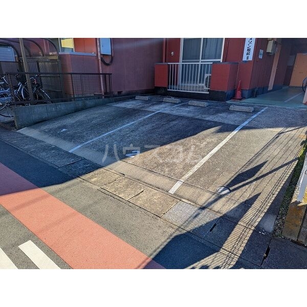 18/28 駐車場