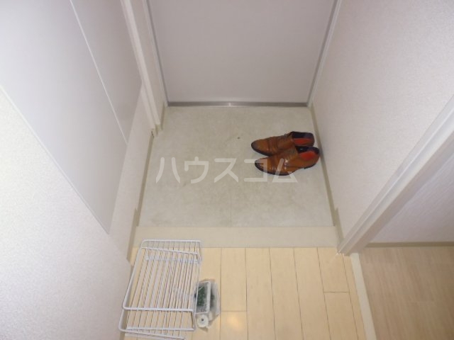 16/30 玄関