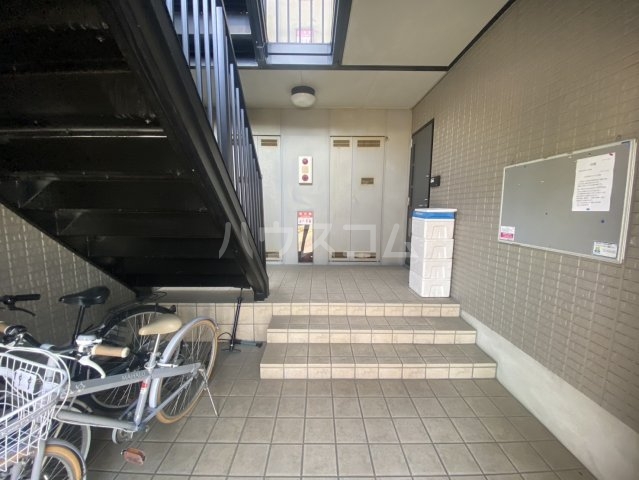 21/30 エントランス