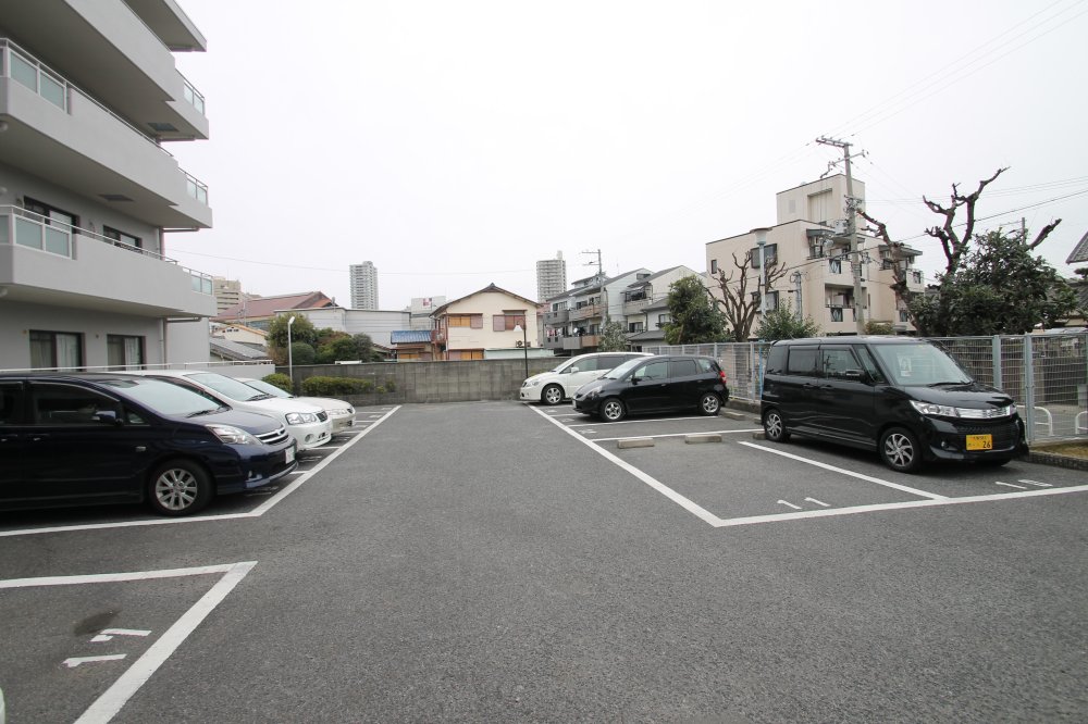 23/30 駐車場