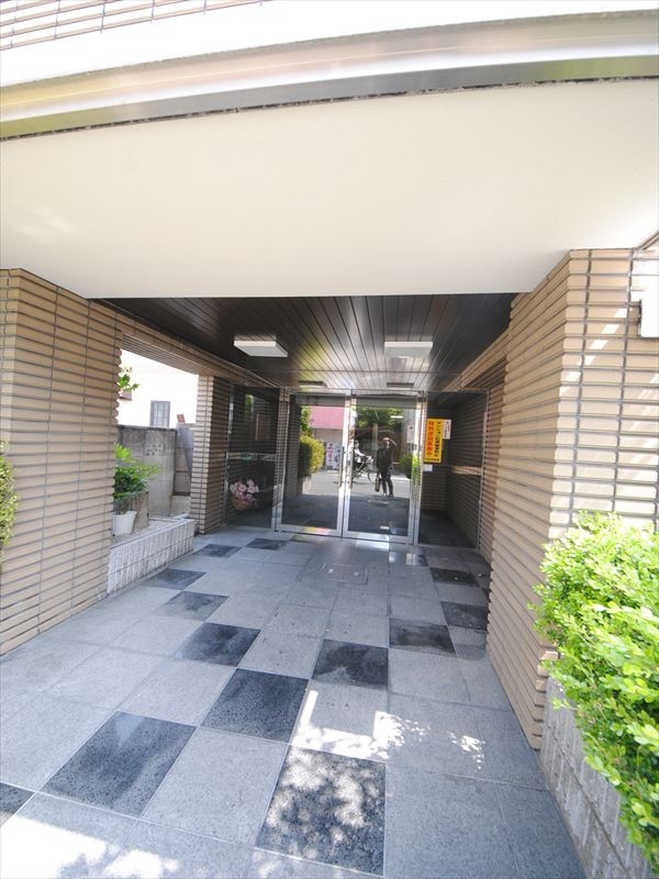 23/29 エントランス
