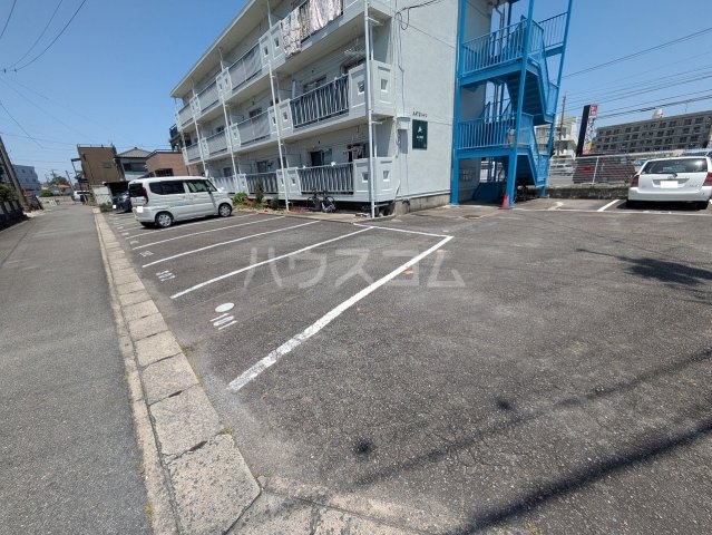 13/23 駐車場