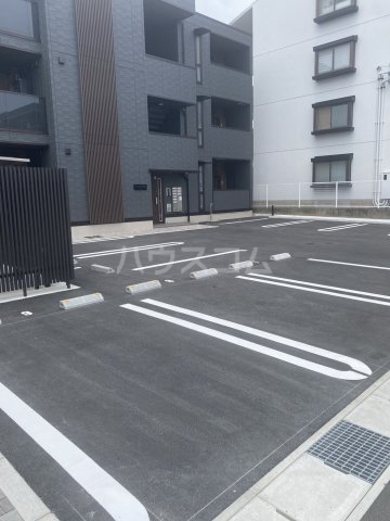 28/30 駐車場