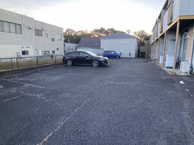 23/30 駐車場