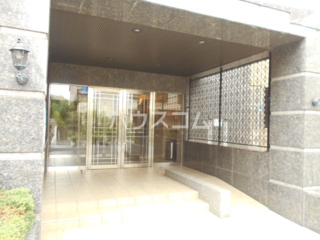 18/28 エントランス