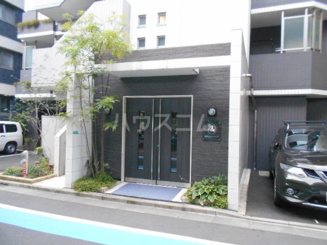 18/26 エントランス