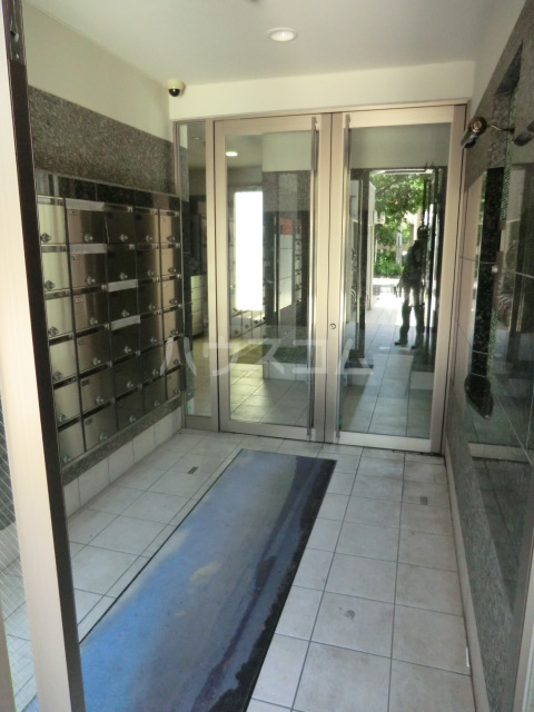 24/30 エントランス