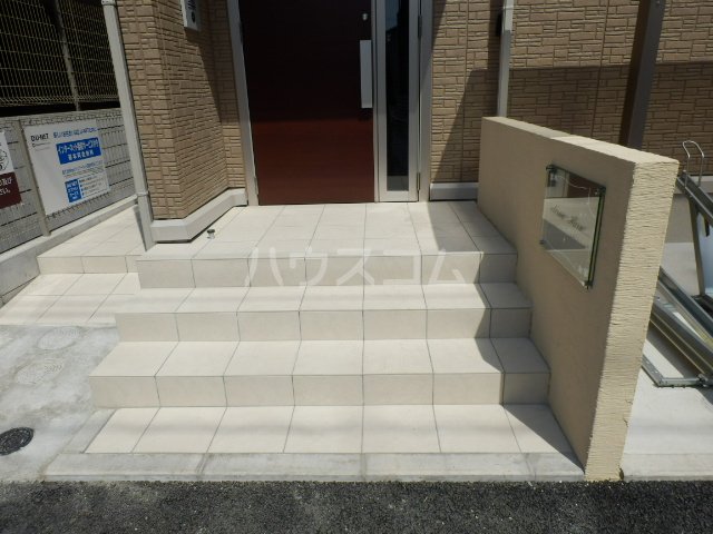 21/30 エントランス