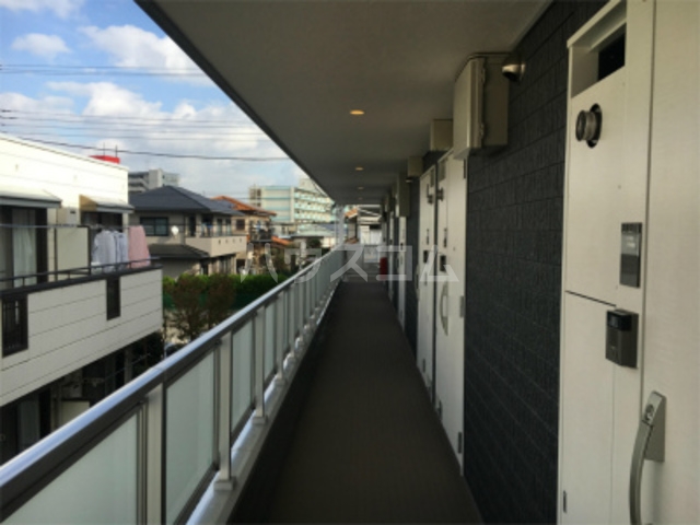 24/29 エントランス