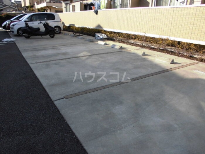 19/28 駐車場