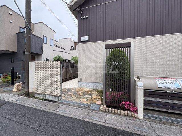 23/30 エントランス