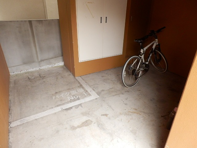 21/24 駐車場