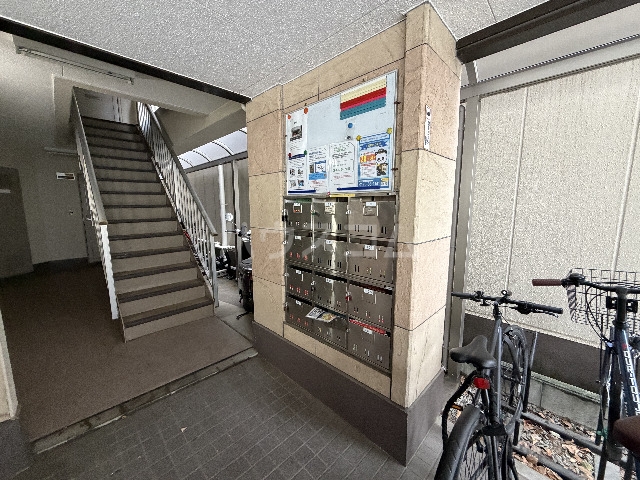 21/30 エントランス