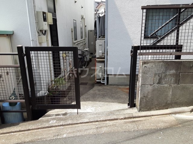 22/30 エントランス