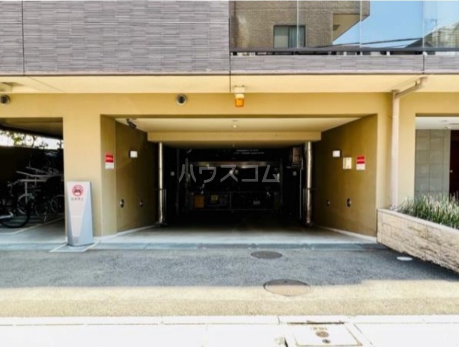 23/24 エントランス