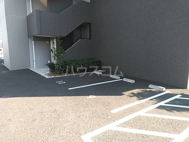 28/30 駐車場