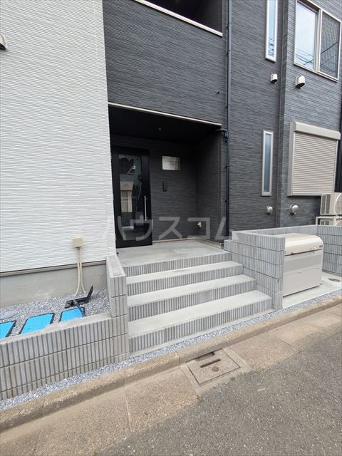 18/23 エントランス