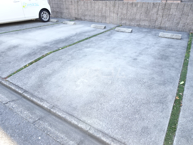 28/30 駐車場