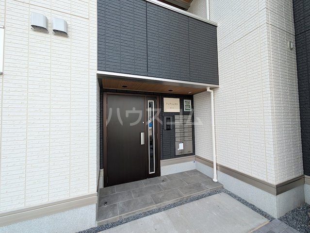 28/30 エントランス
