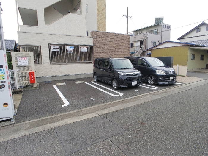 18/18 駐車場