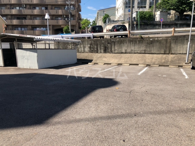 22/30 駐車場