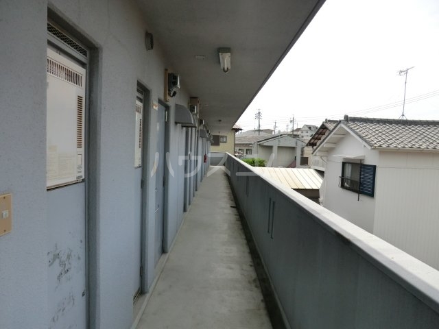 20/30 エントランス