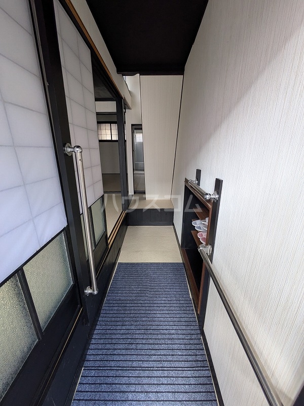 14/30 玄関