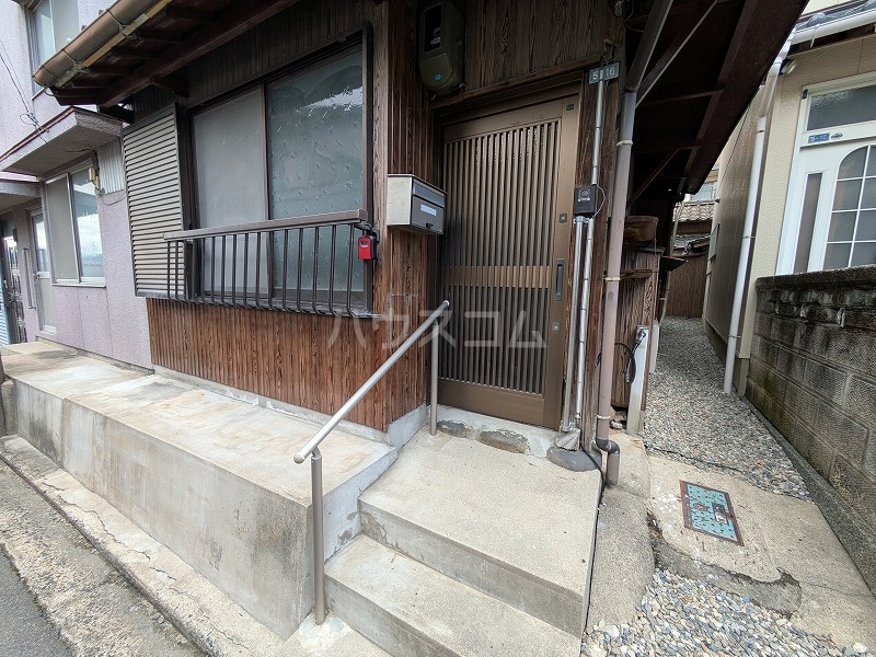 16/30 玄関