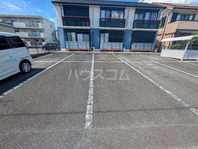 27/30 駐車場