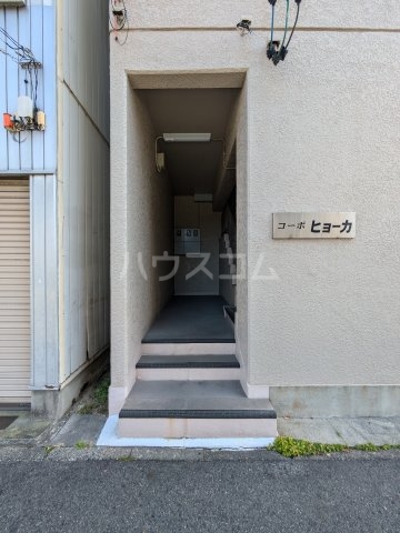 20/30 エントランス