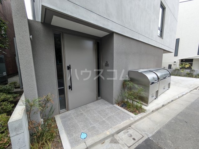 24/28 エントランス