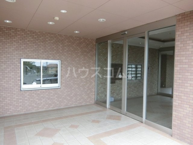 23/25 エントランス