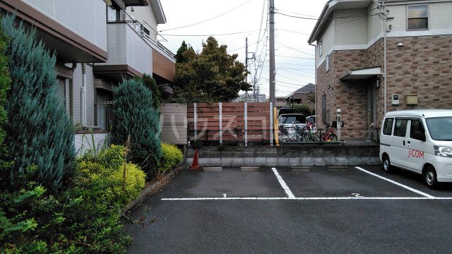 27/30 駐車場