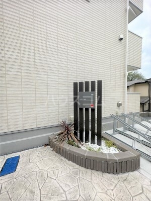 25/27 エントランス