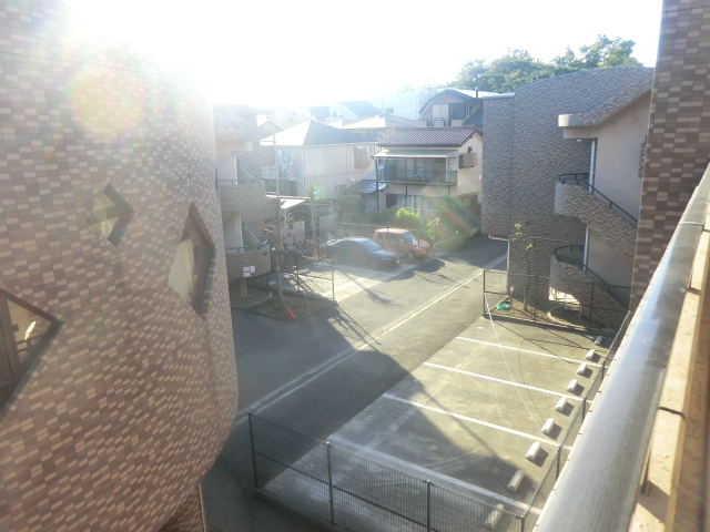 22/28 駐車場