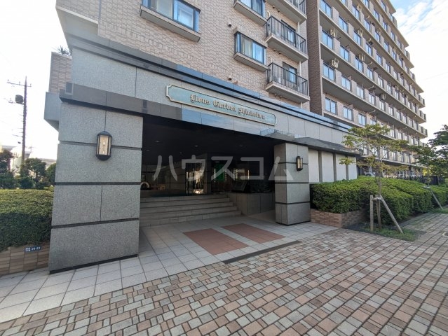 21/30 エントランス
