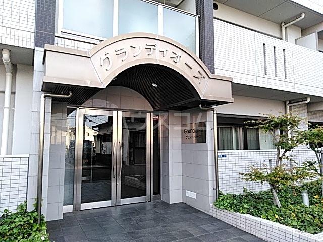 13/23 エントランス