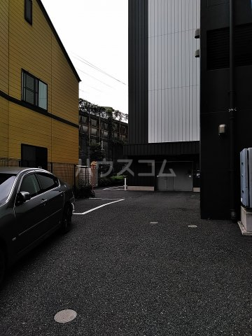 18/28 駐車場