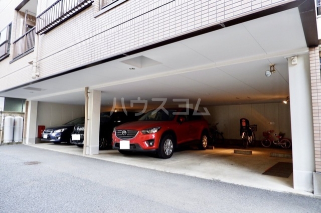 28/30 駐車場