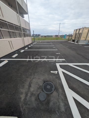 27/30 駐車場