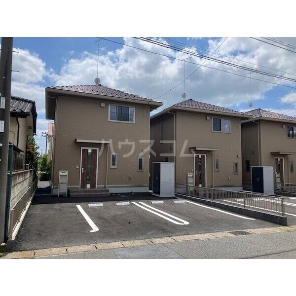 13/22 駐車場