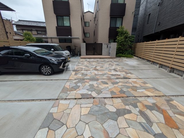 27/30 駐車場